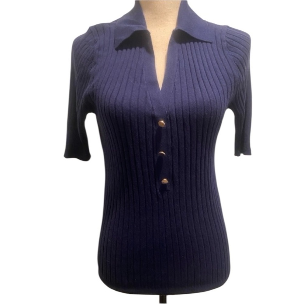 WHBM Women’s Blue Short Sleeve Strechy classic top new size